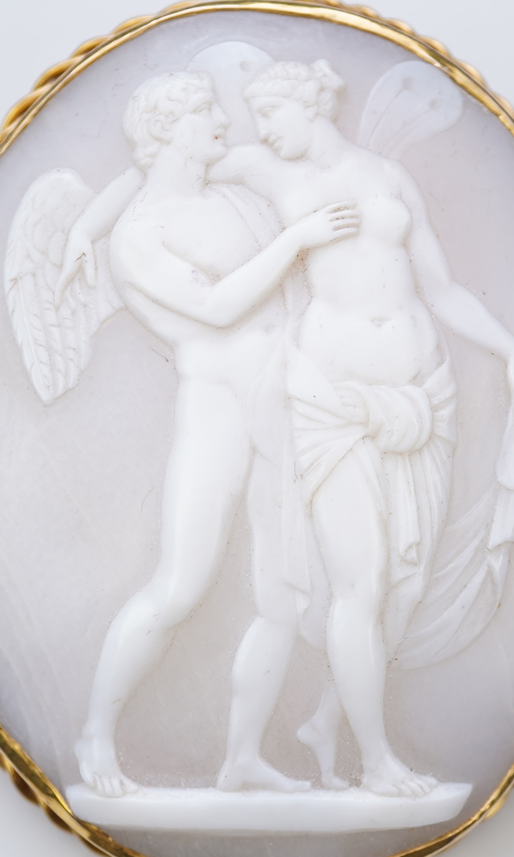 A shell cameo brooch, late 19th/early 20th century